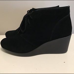 Crocs Black Leigh Suede Wedge Booties 7.5